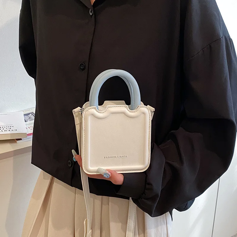 Women's Chain Crossbody Bag 2023 Niche Fashion All match color elegant Party Casual Unique Design Lipstick Bag Commuter Mini bag
Women's Chain Crossbody Bag 2023 Niche Fashion All match color elegant Party Casual Unique Design Lipstick Bag Commuter Mini bag