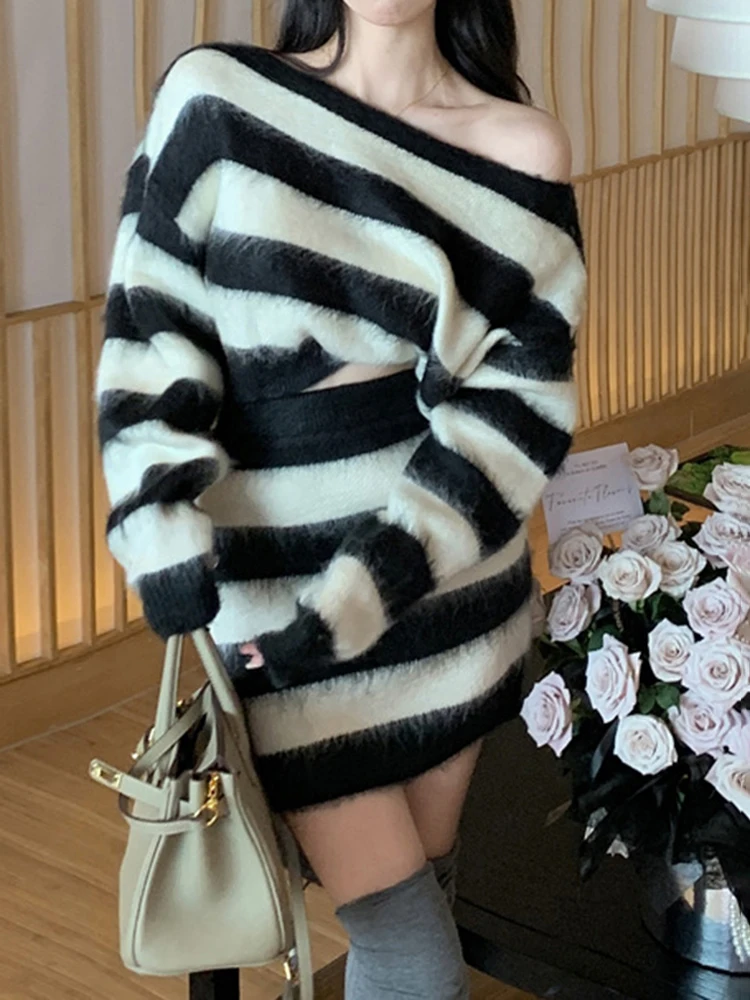 Knitted Sweater Suits Female Stripe Long Sleeve Short Pullovers + High Waist Mini Skirts Sets Fashion Sexy Two-piece Sets Women
Knitted Sweater Suits Female Stripe Long Sleeve Short Pullovers + High Waist Mini Skirts Sets Fashion Sexy Two-piece Sets Women