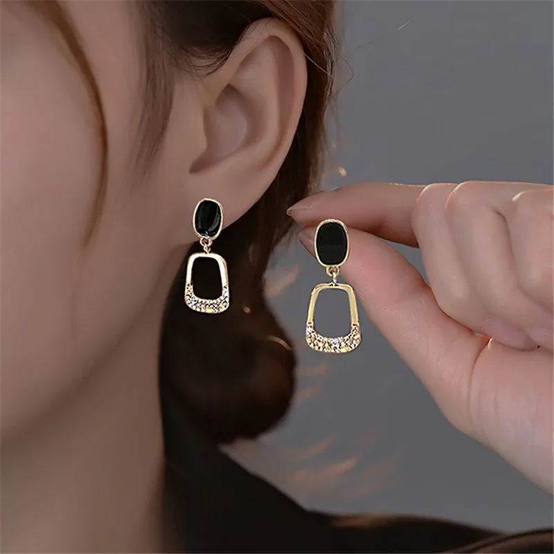 2023 New Fashion Trend Unique Design Elegant Delicate Geometric Zircon Pendant Earrings Women Jewelry Party Gifts Wholesale
2023 New Fashion Trend Unique Design Elegant Delicate Geometric Zircon Pendant Earrings Women Jewelry Party Gifts Wholesale