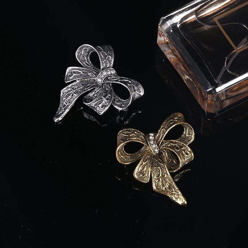 Hot Selling Fashion Alloy Electroplating Retro Bow Rhinestone Brooch Women Corsage High-End Clothing Accessories
Hot Selling Fashion Alloy Electroplating Retro Bow Rhinestone Brooch Women Corsage High-End Clothing Accessories