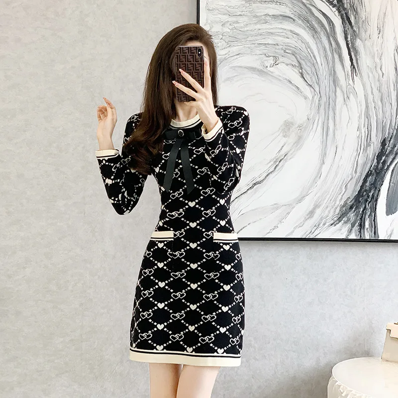 High Quality 2023 Europe Grace Jacquard Weave Women Dress Sexy Party Female Autumn Winter Crop Top Clothes Casual Y2k Blouses
High Quality 2023 Europe Grace Jacquard Weave Women Dress Sexy Party Female Autumn Winter Crop Top Clothes Casual Y2k Blouses