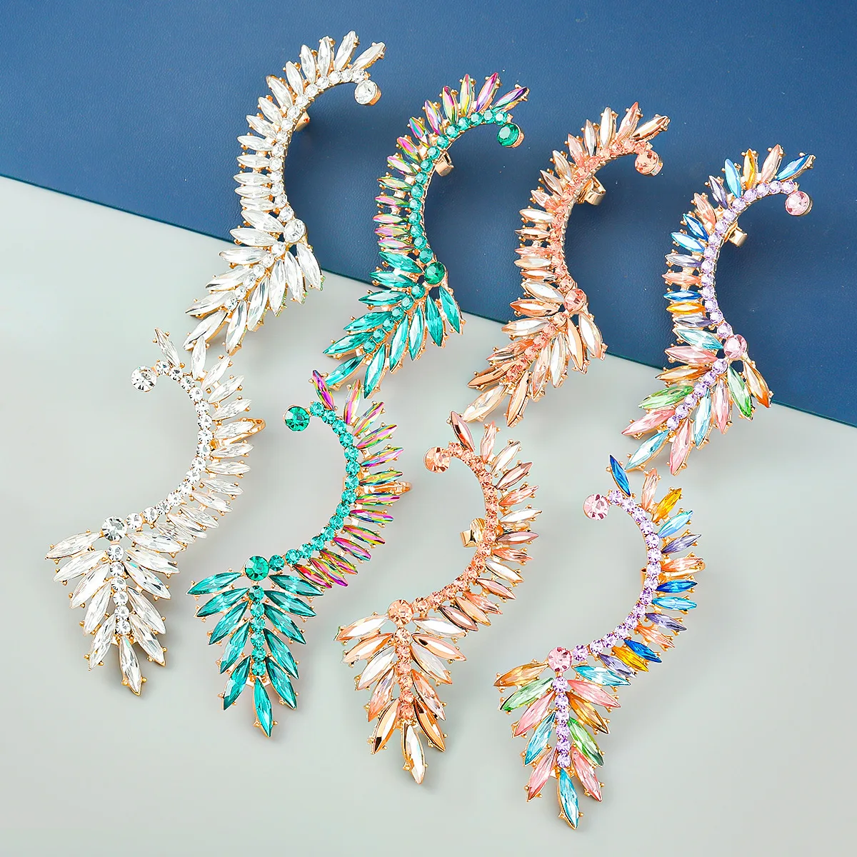 New Sparkling Rhinestones Floral Leaf Shape Drop Earrings for Women Dinner Party Wedding Accessories Fashion Statement Jewelry
New Sparkling Rhinestones Floral Leaf Shape Drop Earrings for Women Dinner Party Wedding Accessories Fashion Statement Jewelry