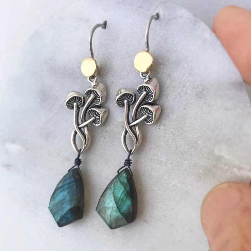 New Creative Mushroom Blue Stone Earrings Retro Winding Twist Metal Water Drop Pendant Earrings for Women Jewelry
New Creative Mushroom Blue Stone Earrings Retro Winding Twist Metal Water Drop Pendant Earrings for Women Jewelry