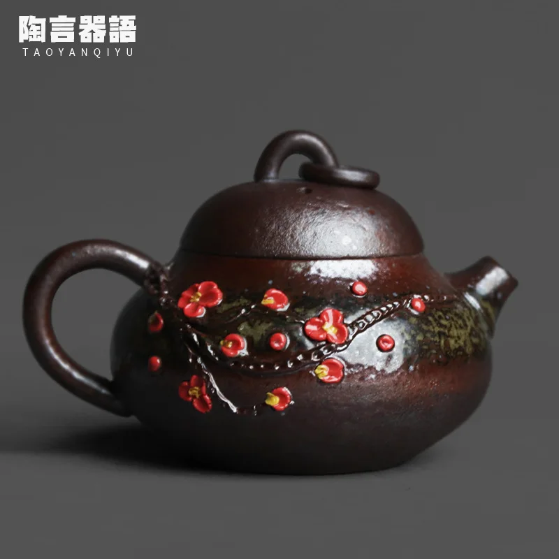 Wood-fired relief petal buckle hand-held teapot handmade retro rock pottery material Chinese Zen trumpet tea maker
Wood-fired relief petal buckle hand-held teapot handmade retro rock pottery material Chinese Zen trumpet tea maker