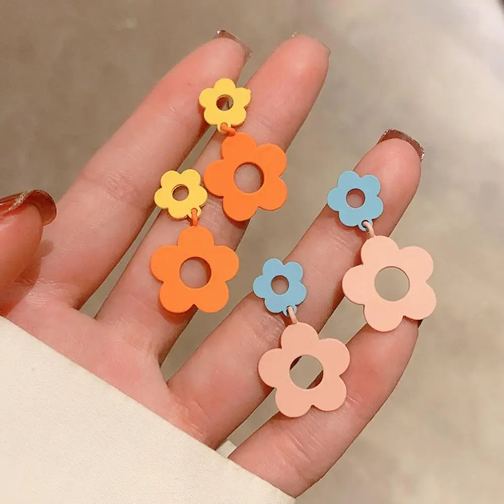 Accessories 1 Pair Charming Stitching Flower Drop Earrings Piercing Dangle Earrings Eye-catching for Party
Accessories 1 Pair Charming Stitching Flower Drop Earrings Piercing Dangle Earrings Eye-catching for Party