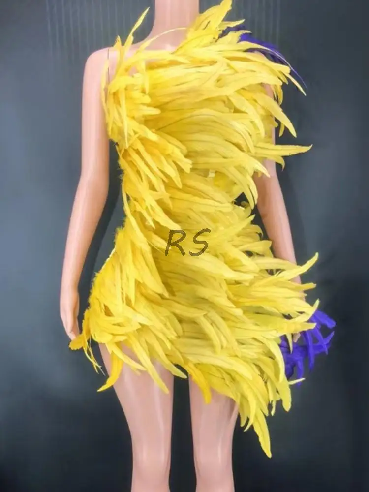 Женское пикантное мини-платье со шлейфом и желтыми перьями, костюм для певицы на день рождения