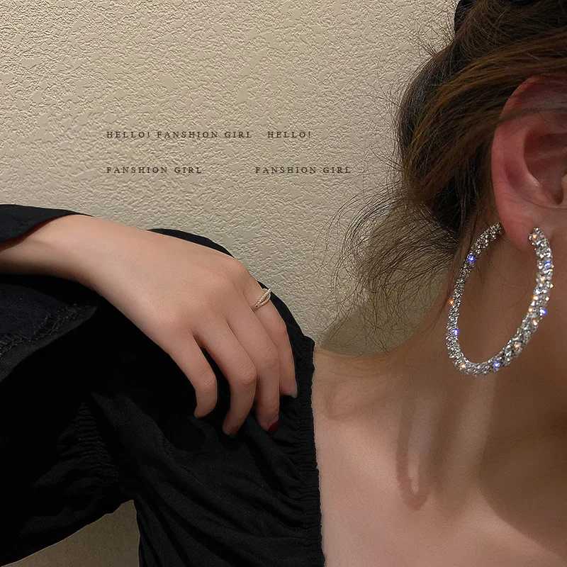 925 Silver Needle Diamond Geometric Circle Earrings European And American Fashion Exaggerated Temperament Personality
925 Silver Needle Diamond Geometric Circle Earrings European And American Fashion Exaggerated Temperament Personality