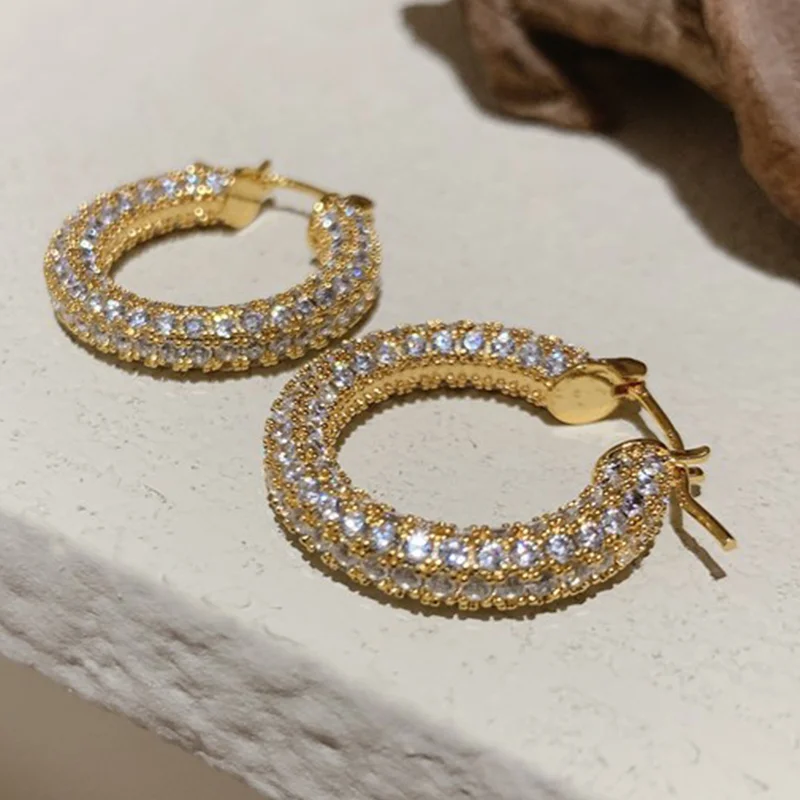 Uilz Fashion Full Cz Hoop Earrings for Women Gold Color Micro-inlaid Circle Earring Elegant Classic Ear Shiny Party Jewelry
Uilz Fashion Full Cz Hoop Earrings for Women Gold Color Micro-inlaid Circle Earring Elegant Classic Ear Shiny Party Jewelry