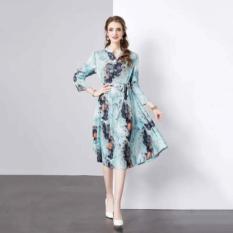 Платье миди женское Плиссированное с принтом и V-образным вырезом
Платье миди женское Плиссированное с принтом и V-образным вырезом