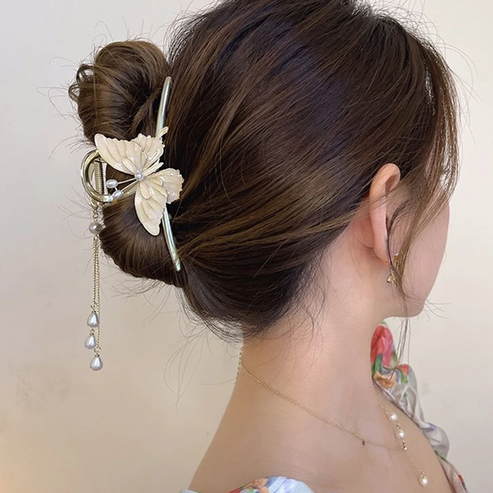 Hollow Out Butterfly Hair Claw Pearl Tassel Hair Pins For Women Girl Vintage Metal Gold Color Hair Clip Jewelry Accessories New
Hollow Out Butterfly Hair Claw Pearl Tassel Hair Pins For Women Girl Vintage Metal Gold Color Hair Clip Jewelry Accessories New