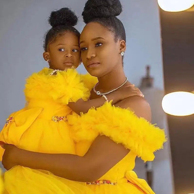 Yellow Puffy Mom and Daughter Birthday Party Gowns Jewel Neck Ruffles Jewel Princess Flower Girls Dresses Toddler Prom Skirts
Yellow Puffy Mom and Daughter Birthday Party Gowns Jewel Neck Ruffles Jewel Princess Flower Girls Dresses Toddler Prom Skirts