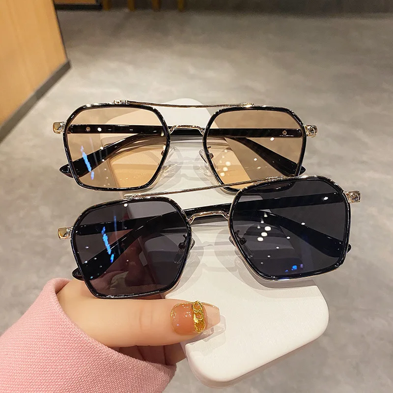 Fashion Big Frame Sunglasses Square Metal Sun Glasses Women Retro Sun Glasses Vintage High Quality UV400 Eyeweay Oculos De Sol 
Fashion Big Frame Sunglasses Square Metal Sun Glasses Women Retro Sun Glasses Vintage High Quality UV400 Eyeweay Oculos De Sol