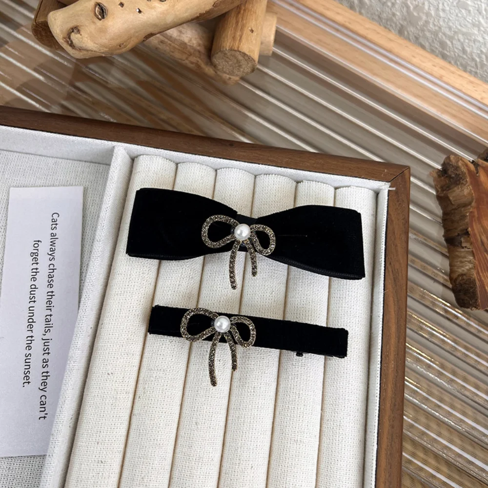 U-Magical Vintage Black Velvet Yarn Bow-knot Clip Hairpin for Women Fairy Oval Imitation Pearl Rhinestone Hair Accessories
U-Magical Vintage Black Velvet Yarn Bow-knot Clip Hairpin for Women Fairy Oval Imitation Pearl Rhinestone Hair Accessories