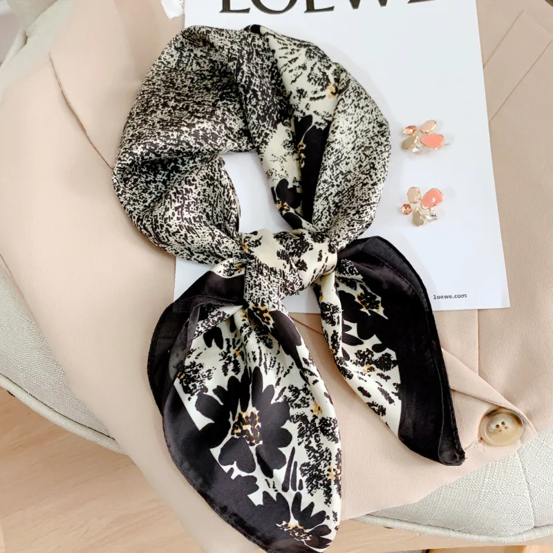 2022 New 70x70cm Women Multifunction Polyester Silk Scarf Elegant Stripes Printed Casual Satin Small Square Wraps Scarves Shawl 
2022 New 70x70cm Women Multifunction Polyester Silk Scarf Elegant Stripes Printed Casual Satin Small Square Wraps Scarves Shawl