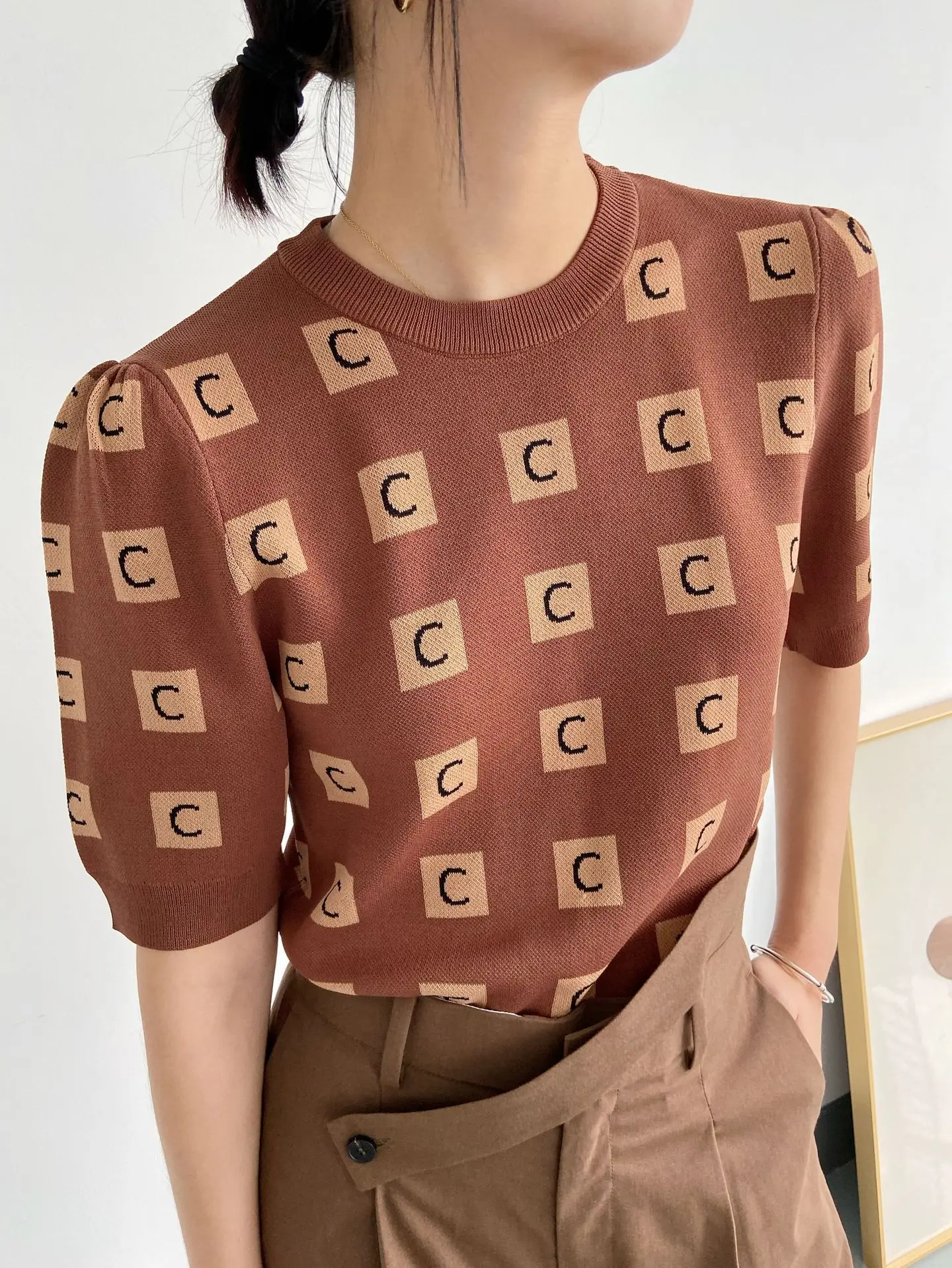 Letter Jacquard Female O-Neck Knitwear Top Puff Sleeve Slim Mid Puff Sleeve Ladies Fashion Knit Sweater Summer 2022 New
Letter Jacquard Female O-Neck Knitwear Top Puff Sleeve Slim Mid Puff Sleeve Ladies Fashion Knit Sweater Summer 2022 New