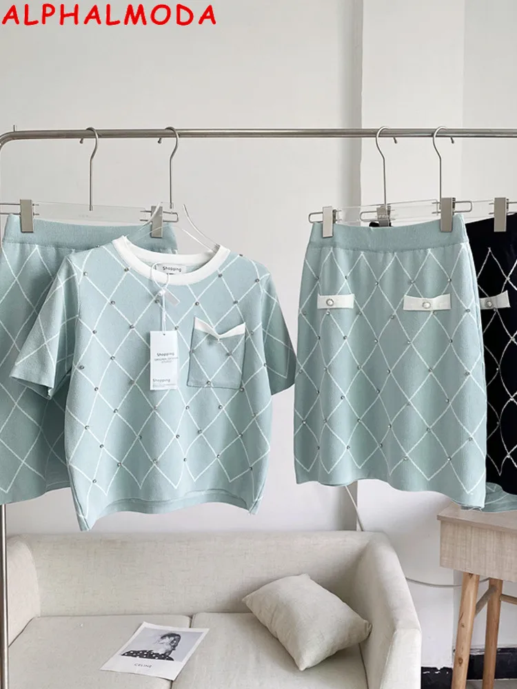 ALPHALMOA 2022 Autumn New Short-sleeved Plaids Studded Elegant Women Knitted Top + Skirt 2pcs Trendy Suits
ALPHALMOA 2022 Autumn New Short-sleeved Plaids Studded Elegant Women Knitted Top + Skirt 2pcs Trendy Suits