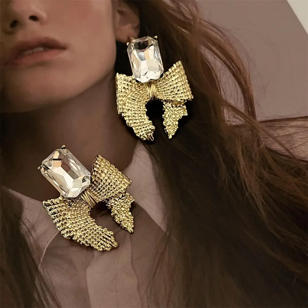 GATTVICT Aesthetic Fashion Bow Silver Color Pin Stud Earring For Women Crystal Stone Rhinestone Earring Charm Wedding Jewelry
GATTVICT Aesthetic Fashion Bow Silver Color Pin Stud Earring For Women Crystal Stone Rhinestone Earring Charm Wedding Jewelry