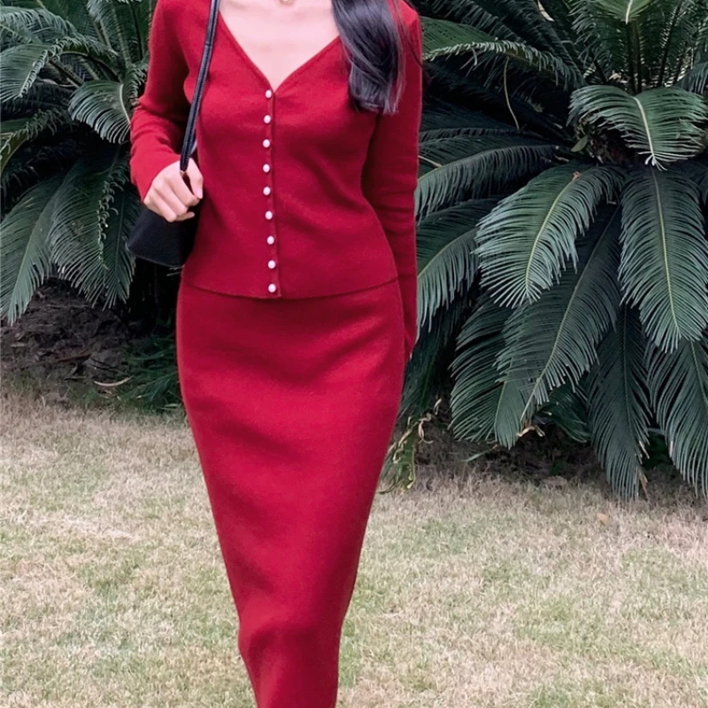 New Autumn Winter Women Knitted Dress Turtleneck Sweater Dresses Two-Piece Retro Elegant V-Neck Slim Slim Cardigan Skirt
New Autumn Winter Women Knitted Dress Turtleneck Sweater Dresses Two-Piece Retro Elegant V-Neck Slim Slim Cardigan Skirt