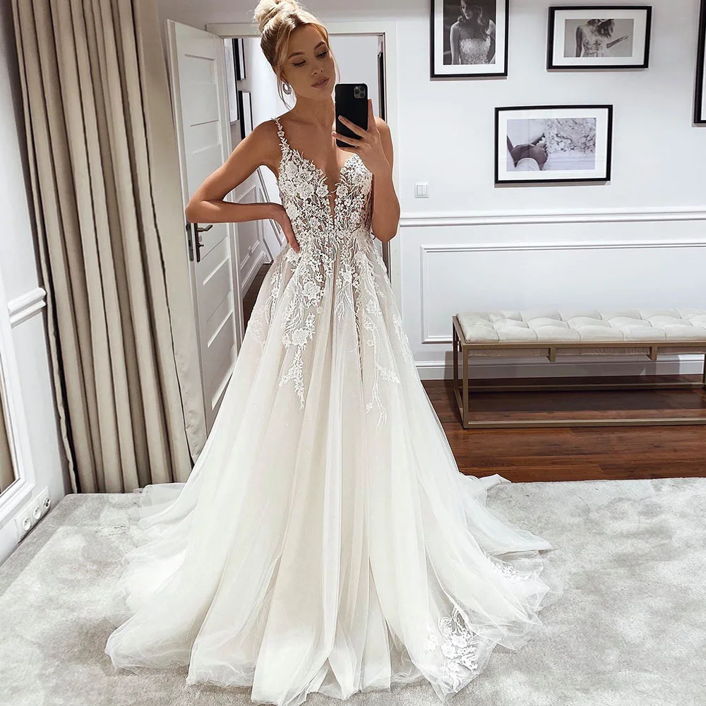 A-Line Wedding Dresses 2022 V-Neck Boho Sleeveless Tulle Bridal Gowns Lace Appliques Vintage Spaghetti Straps Vestido De Noiva
A-Line Wedding Dresses 2022 V-Neck Boho Sleeveless Tulle Bridal Gowns Lace Appliques Vintage Spaghetti Straps Vestido De Noiva