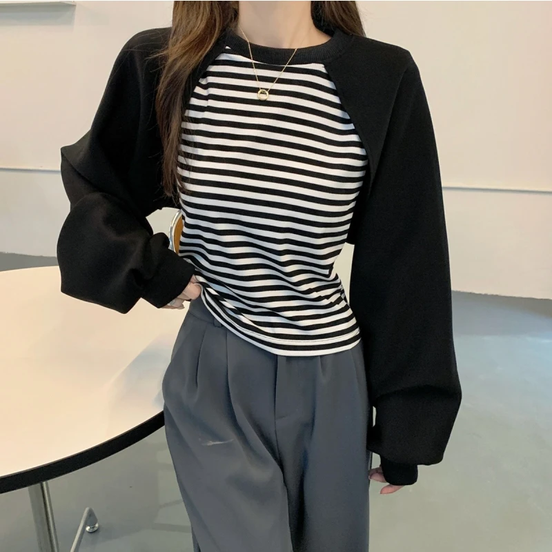 Spring Autumn New Korean Version Harajuku Style Loose Wild Fake Two-Piece Rainbow Striped Long-Sleeved T-Shirt Female Stitch Top
Spring Autumn New Korean Version Harajuku Style Loose Wild Fake Two-Piece Rainbow Striped Long-Sleeved T-Shirt Female Stitch Top