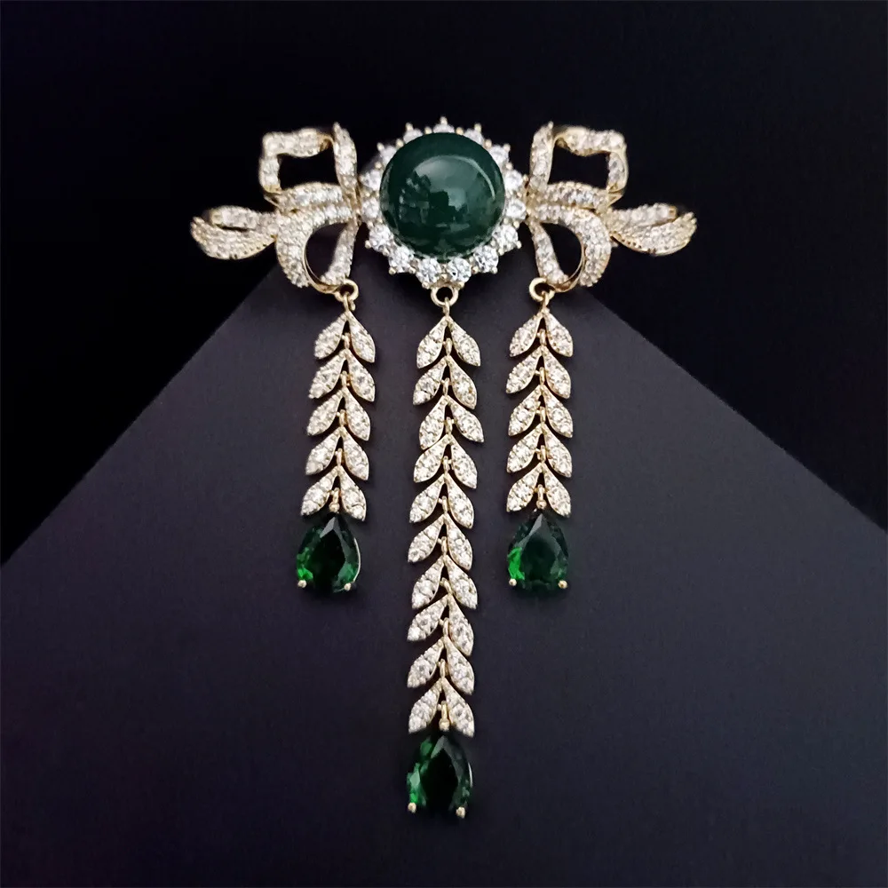 Light luxury micro-inlaid zircon tassel brooch temperament pin court style elegant dress corsage
Light luxury micro-inlaid zircon tassel brooch temperament pin court style elegant dress corsage