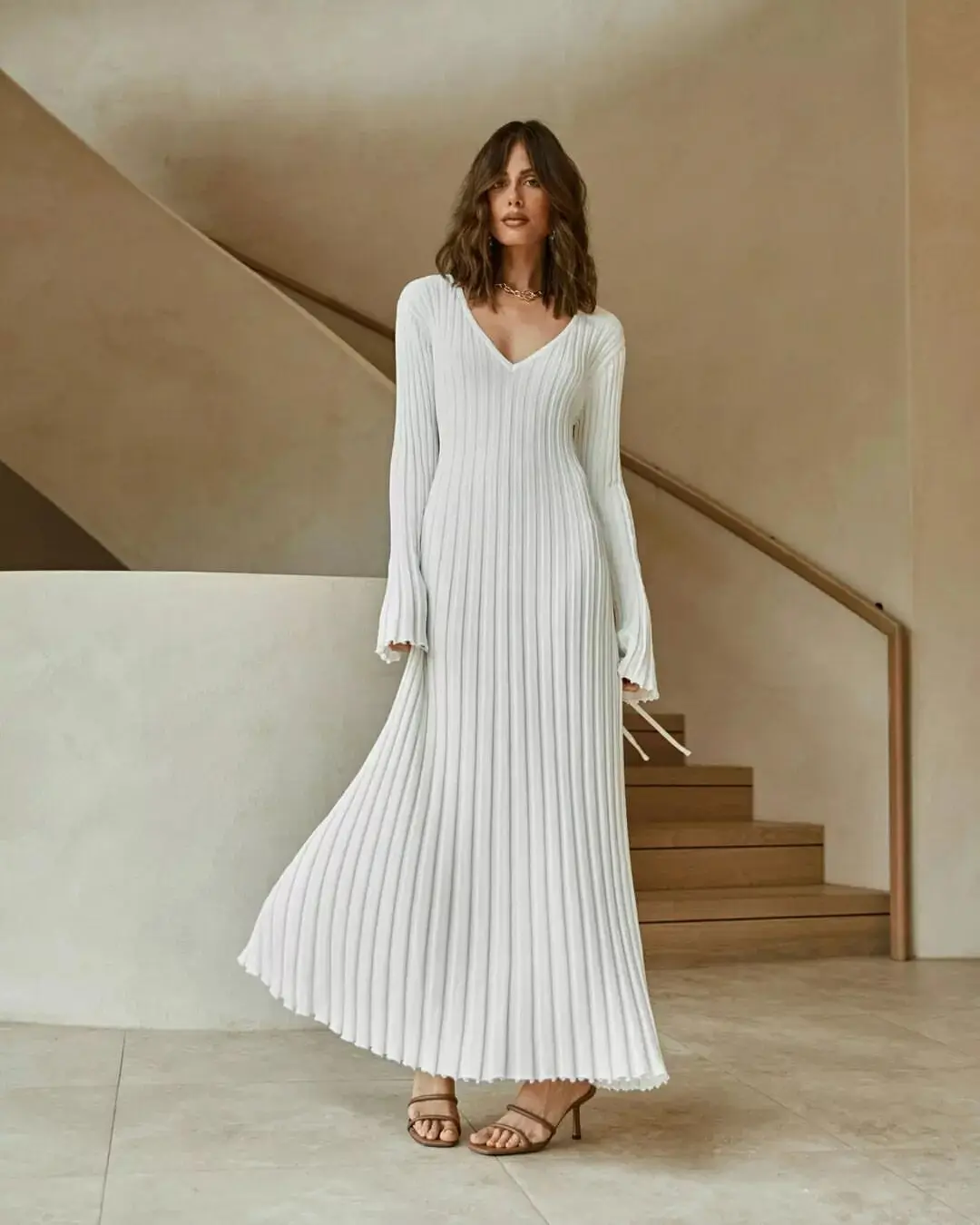 Women Knitted Long Dress Autumn Winter Elegant Pleated A-line Midi Dresses Female V-neck Casual Ladies Ribbed Maxi Robe
Women Knitted Long Dress Autumn Winter Elegant Pleated A-line Midi Dresses Female V-neck Casual Ladies Ribbed Maxi Robe