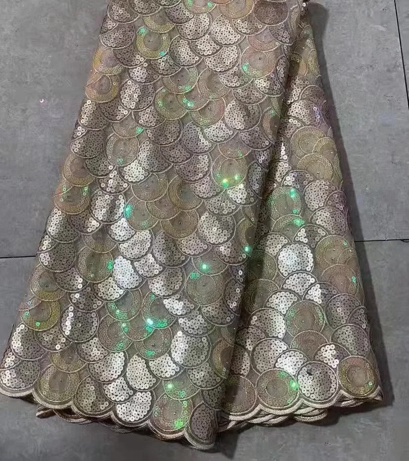 2022 Nigerian Beige Velvet Lace Fabric African High Quality 5 Yards Embroidery Sequins FrenchTradltion Fabric For Wedding Dress
2022 Nigerian Beige Velvet Lace Fabric African High Quality 5 Yards Embroidery Sequins FrenchTradltion Fabric For Wedding Dress