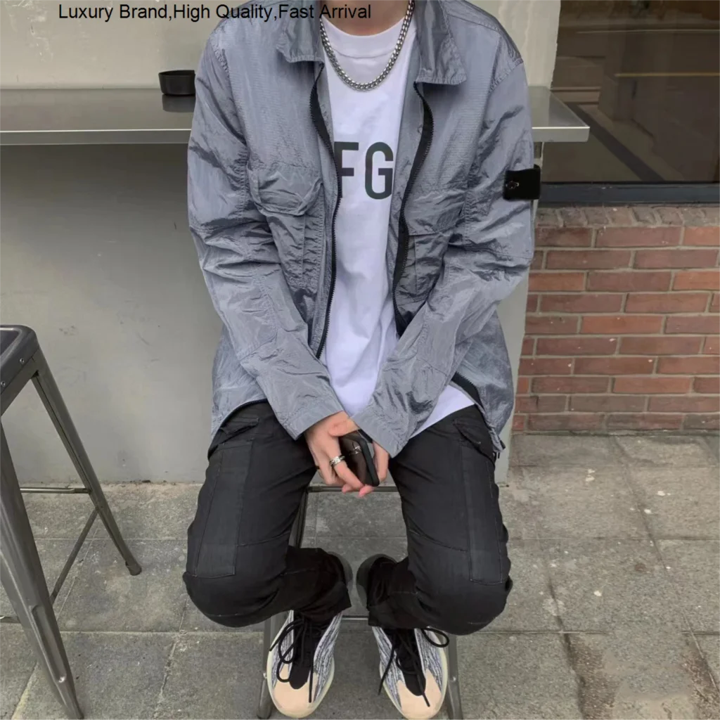 STONE Street Jacket Lapel 23SS Reflective Waterproof Thin Shirt Men's and Women's Zip Top Coat
STONE Street Jacket Lapel 23SS Reflective Waterproof Thin Shirt Men's and Women's Zip Top Coat