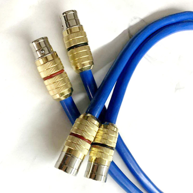 Сбалансированный кабель-усилитель для CD DVD-плеера 
Сбалансированный кабель-усилитель для CD DVD-плеера