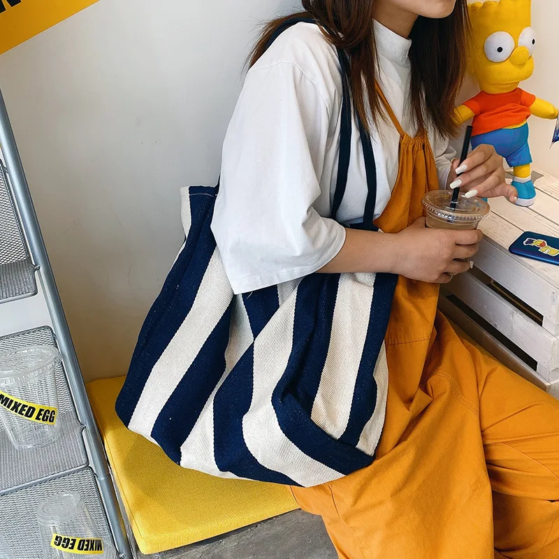 2022 New Spring Autum Canvas Shoulder Crossbody Bags Women Casual Girls Pretty Shoulder Bag Female Mini Tote Messenger Bags 
2022 New Spring Autum Canvas Shoulder Crossbody Bags Women Casual Girls Pretty Shoulder Bag Female Mini Tote Messenger Bags