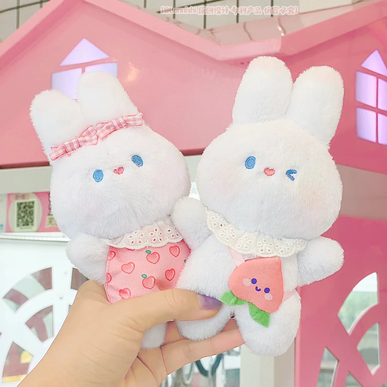 NEW Cute White Rabbit Peaches Plush Doll Keychain Backpack Pendant Boutique Doll KeyChains For girl Bag Toy
NEW Cute White Rabbit Peaches Plush Doll Keychain Backpack Pendant Boutique Doll KeyChains For girl Bag Toy