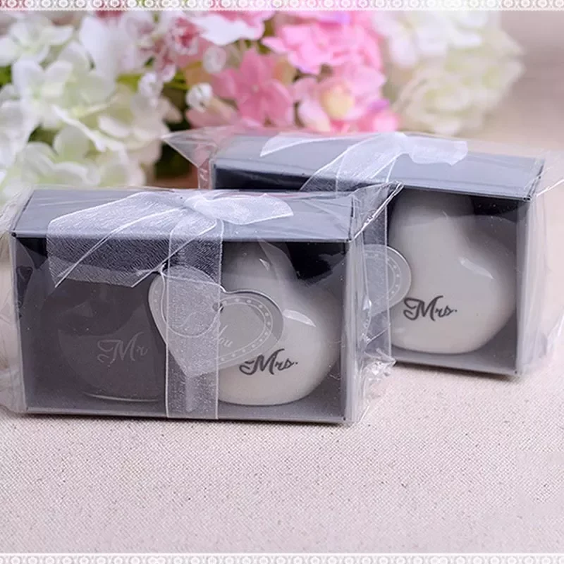 New 2pcs/set Love Heart Pepper Salt Shaker 1 White and 1 Black Wedding Favor Decor Party Gift Seasoning Container
New 2pcs/set Love Heart Pepper Salt Shaker 1 White and 1 Black Wedding Favor Decor Party Gift Seasoning Container