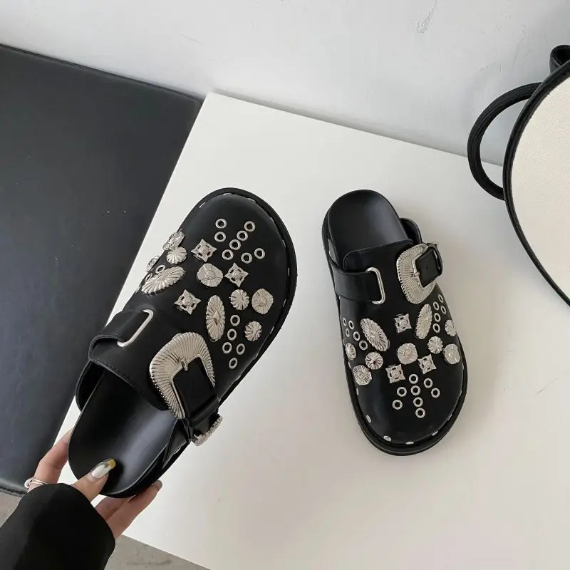 Summer Women Slippers Platform Rivets Punk Rock Leather Mules Creative Metal Fittings Casual Party Shoes Female Outdoor Slides
Summer Women Slippers Platform Rivets Punk Rock Leather Mules Creative Metal Fittings Casual Party Shoes Female Outdoor Slides