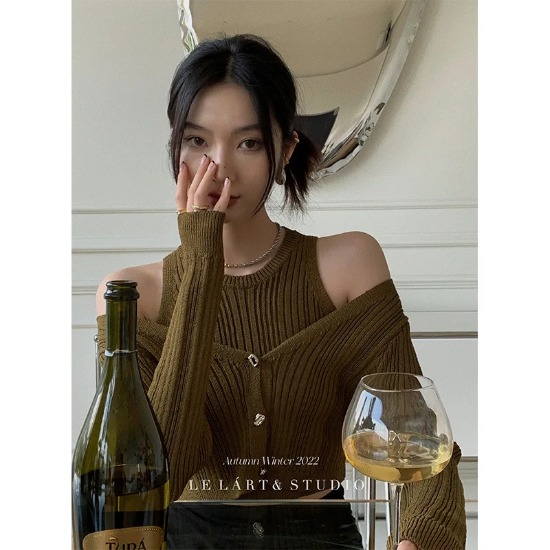 Solaina Two Sets of Knitwear V-Neck Off Shoulder Sweater Women Vest Cardigan Sweater Short Korean Autumn Winter Fashion Tops 
Solaina Two Sets of Knitwear V-Neck Off Shoulder Sweater Women Vest Cardigan Sweater Short Korean Autumn Winter Fashion Tops