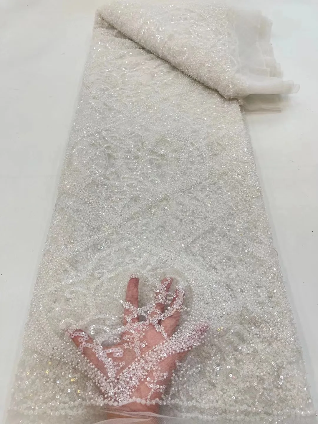 Чистый белый нигерийский тяжелый ручной работы Тюлевая кружевная ткань с блестками 2022, африканские Роскошные бусины, 5 ярдов ткани для свадебных платьев невесты
Чистый белый нигерийский тяжелый ручной работы Тюлевая кружевная ткань с блестками 2022, африканские Роскошные бусины, 5 ярдов ткани для свадебных платьев невесты