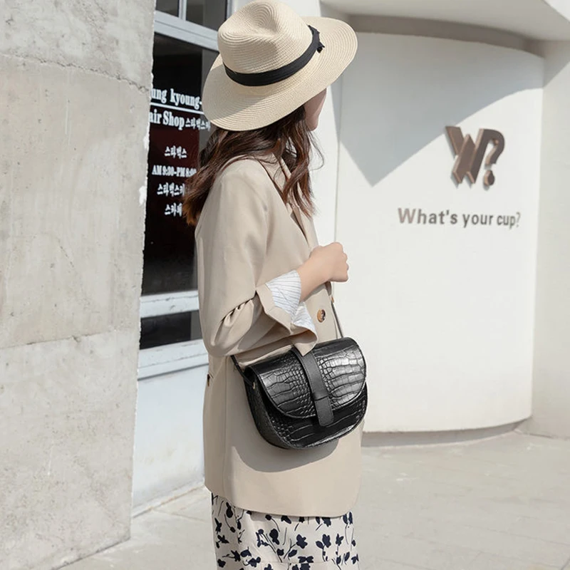 2022 New Version Of Crocodile Texture One-Shoulder Women's Bag Fashion Trend Messenger Simple Cute Girl Semi-Circle Saddle Bag
2022 New Version Of Crocodile Texture One-Shoulder Women's Bag Fashion Trend Messenger Simple Cute Girl Semi-Circle Saddle Bag
