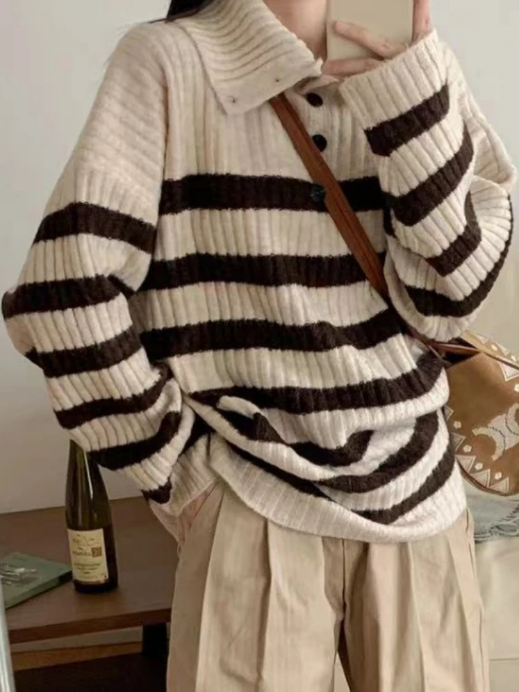 Женский трикотажный свитер в полоску, с высоким воротником
Женский трикотажный свитер в полоску, с высоким воротником