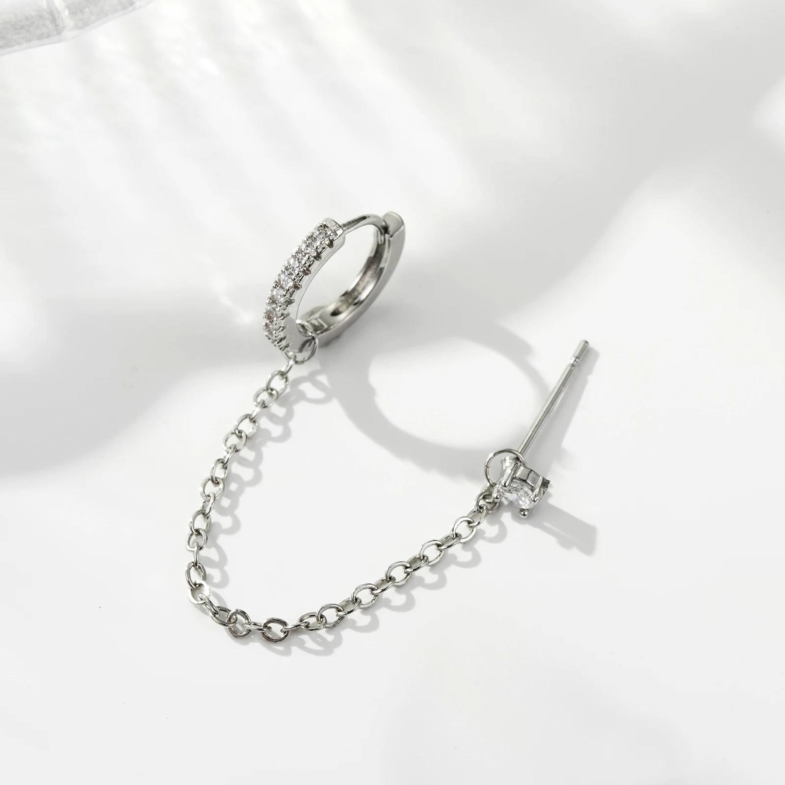 Fashion Inlaid Zircon Gold Color Chain Earrings Simple Small Hoop Earrings Delicate Women Fine Jewelry 2022Trend
Fashion Inlaid Zircon Gold Color Chain Earrings Simple Small Hoop Earrings Delicate Women Fine Jewelry 2022Trend