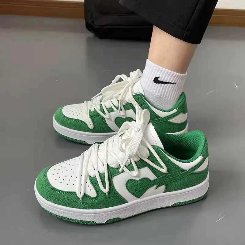 Autumn New Sneaker Fashion Couple Heart Shaped Student Breathable Vulcanized Shoe Comfort Tennis Running Outdoor Men Shoes
Autumn New Sneaker Fashion Couple Heart Shaped Student Breathable Vulcanized Shoe Comfort Tennis Running Outdoor Men Shoes