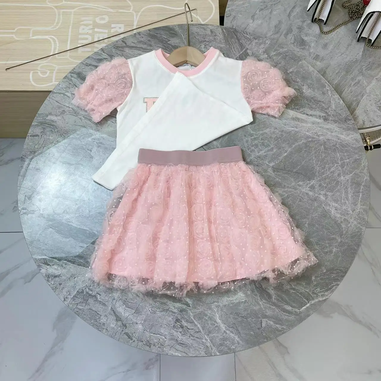 2022 high-end customized summer explosive children's clothing and girls' dress set skirt letter printing features lace sleeve s
2022 high-end customized summer explosive children's clothing and girls' dress set skirt letter printing features lace sleeve s