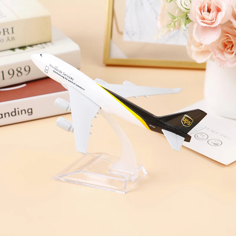 16CM Airplane Model 1:400 UPS 747 Metal Diecast Model Collectionl Scale Gift For Children Decoration
16CM Airplane Model 1:400 UPS 747 Metal Diecast Model Collectionl Scale Gift For Children Decoration