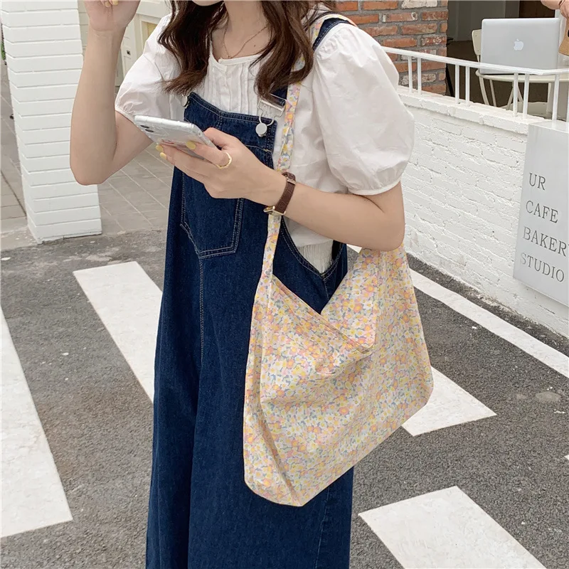 Floral Women Simple Shoulder Bag Soft Cloth Fabric Handbag Large Capacity Cotton Portable Canvas Bags Student Girls Shoulder Bag
Floral Women Simple Shoulder Bag Soft Cloth Fabric Handbag Large Capacity Cotton Portable Canvas Bags Student Girls Shoulder Bag