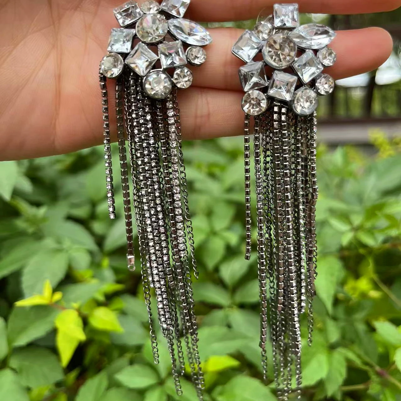 Personality Temperament Long Metal Claw Chain Tassel Earrings for Woman Party Jewelry
Personality Temperament Long Metal Claw Chain Tassel Earrings for Woman Party Jewelry