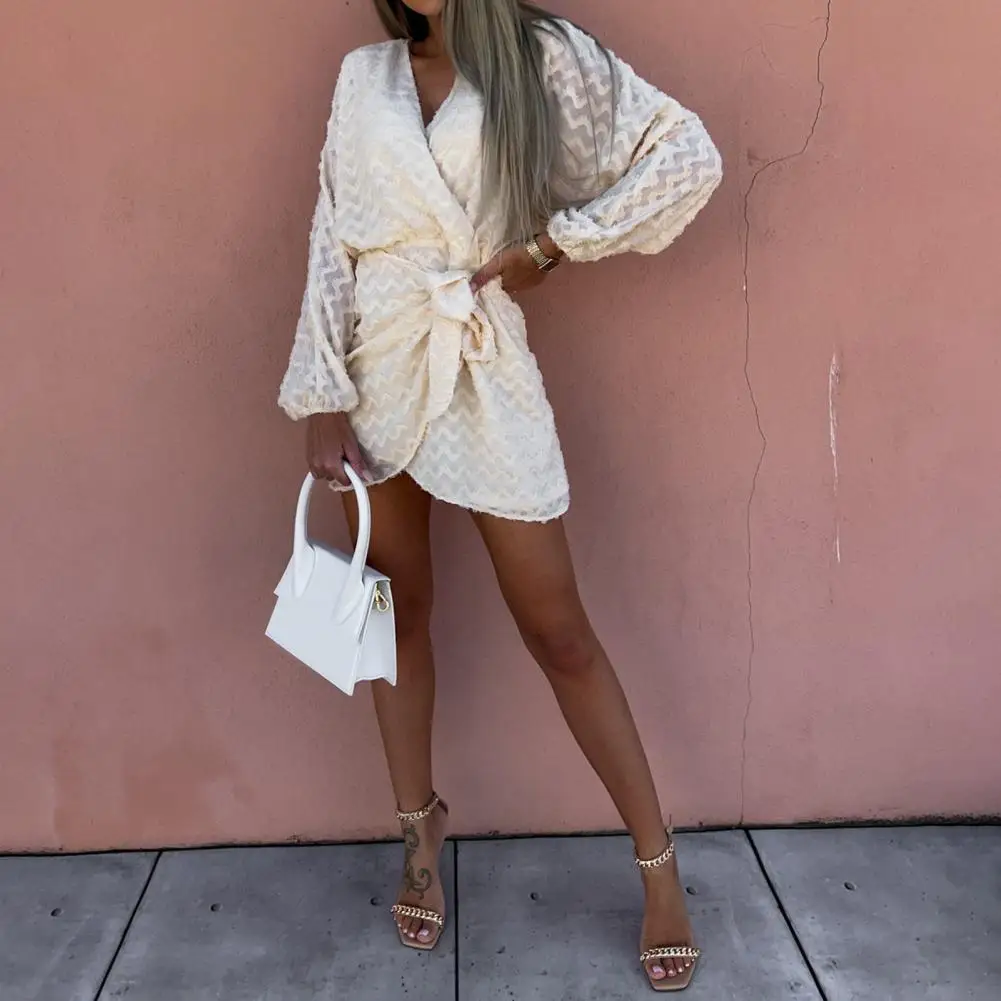 V Neck Lantern Long Sleeves High-Waist Irregular Hem Mini Dress Women Causal Waist Lace-up Wave Lines Autumn Dress Trip
V Neck Lantern Long Sleeves High-Waist Irregular Hem Mini Dress Women Causal Waist Lace-up Wave Lines Autumn Dress Trip