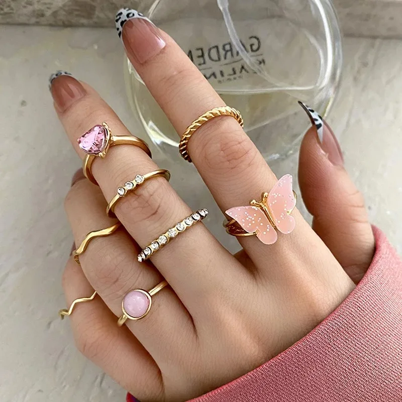Boho Pink Butterfly Heart Wave Ring Set For Women Vintage Gold Color Rhinestone Finger Rings Party Jewelry Gifts
Boho Pink Butterfly Heart Wave Ring Set For Women Vintage Gold Color Rhinestone Finger Rings Party Jewelry Gifts