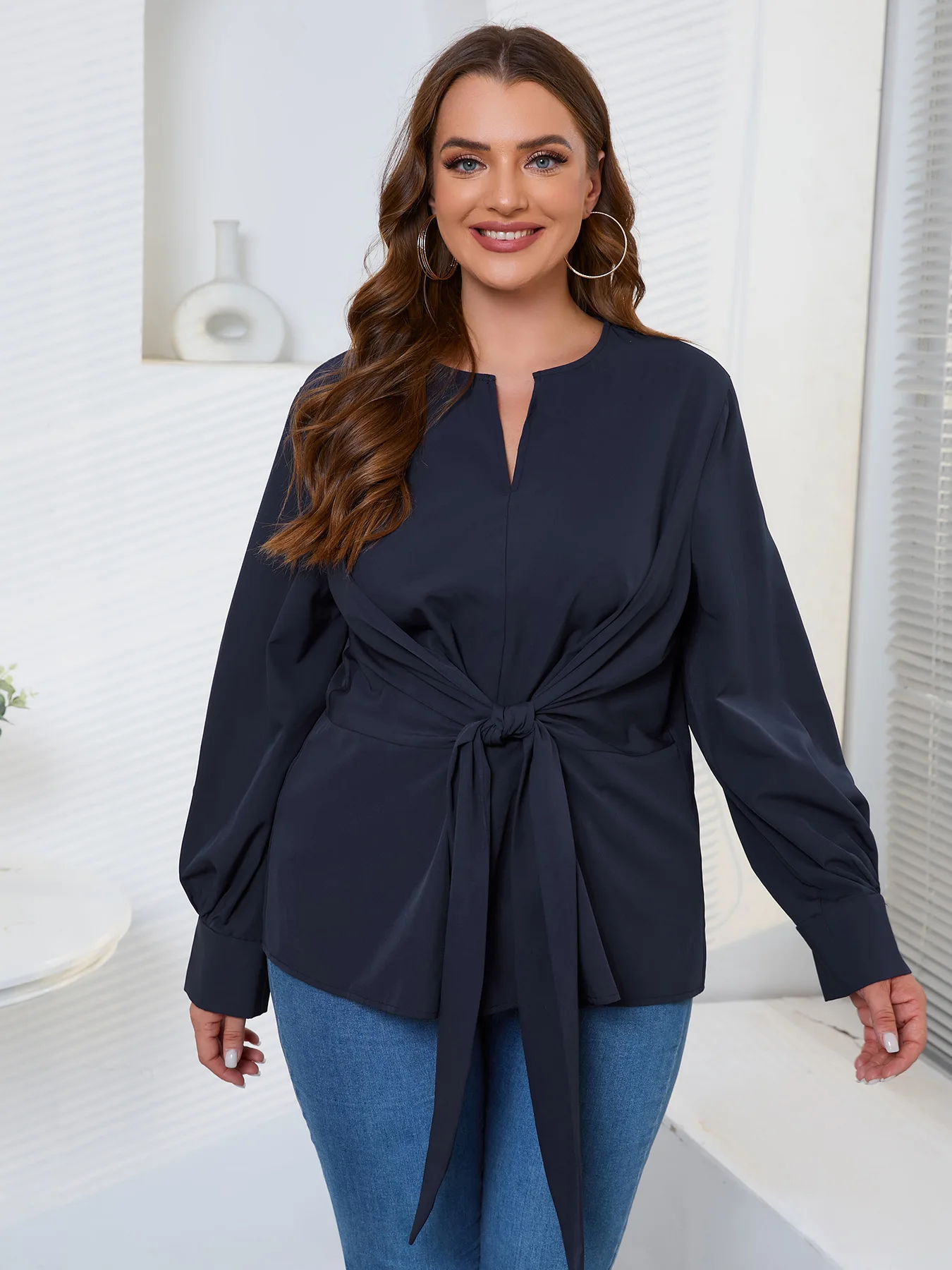 Plus Size Women Tops 2023 Autumn New Fashion Shirt V-neck Long-sleeved Tie Tops Casual Solid Color Elegant T-shirt Large Size
Plus Size Women Tops 2023 Autumn New Fashion Shirt V-neck Long-sleeved Tie Tops Casual Solid Color Elegant T-shirt Large Size
