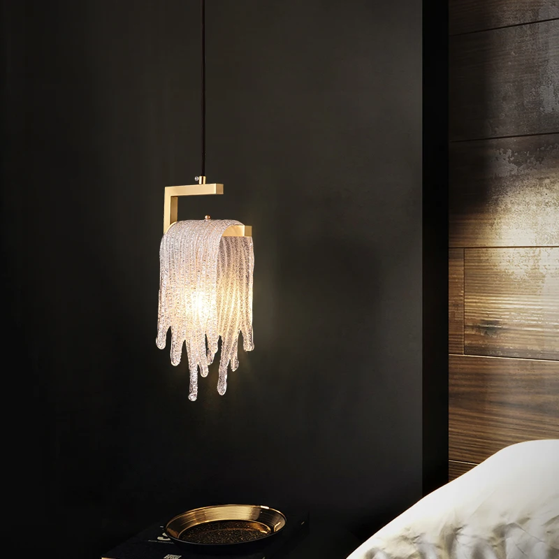 Bedside lamp light luxury bedroom single head light luxury restaurant post-modern dining table small chandelier
Bedside lamp light luxury bedroom single head light luxury restaurant post-modern dining table small chandelier