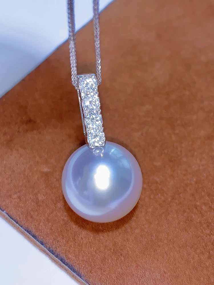 Australian White Pearl Pendant 13-14mm Natural Seawater Pearl 18K Gold Inlaid Diamond Round Strong Light Women's Versatile Style
Australian White Pearl Pendant 13-14mm Natural Seawater Pearl 18K Gold Inlaid Diamond Round Strong Light Women's Versatile Style