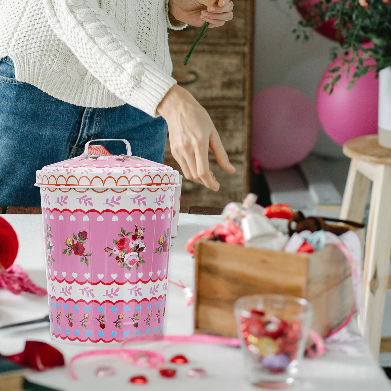 Biscuit Storage Box Portable Gift Case Candy Container Snack Sweets Containers Packing
Biscuit Storage Box Portable Gift Case Candy Container Snack Sweets Containers Packing