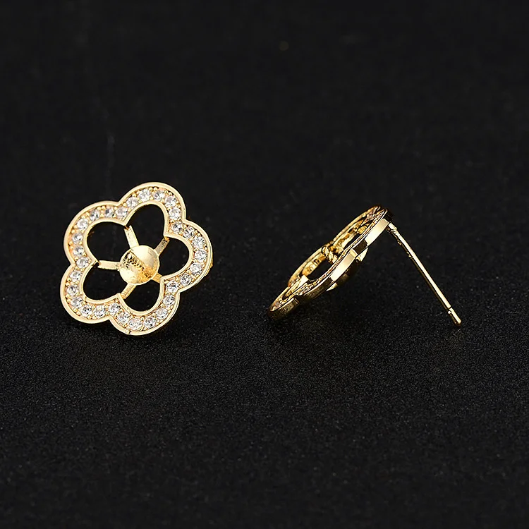 Temperament inlaid zircon flower shaped pearl flower holder Earrings 14K color preserving gold band diamond flower earrings
Temperament inlaid zircon flower shaped pearl flower holder Earrings 14K color preserving gold band diamond flower earrings
